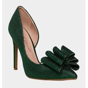 Betsy Johnson • Prince Emerald Heels • NWT💚